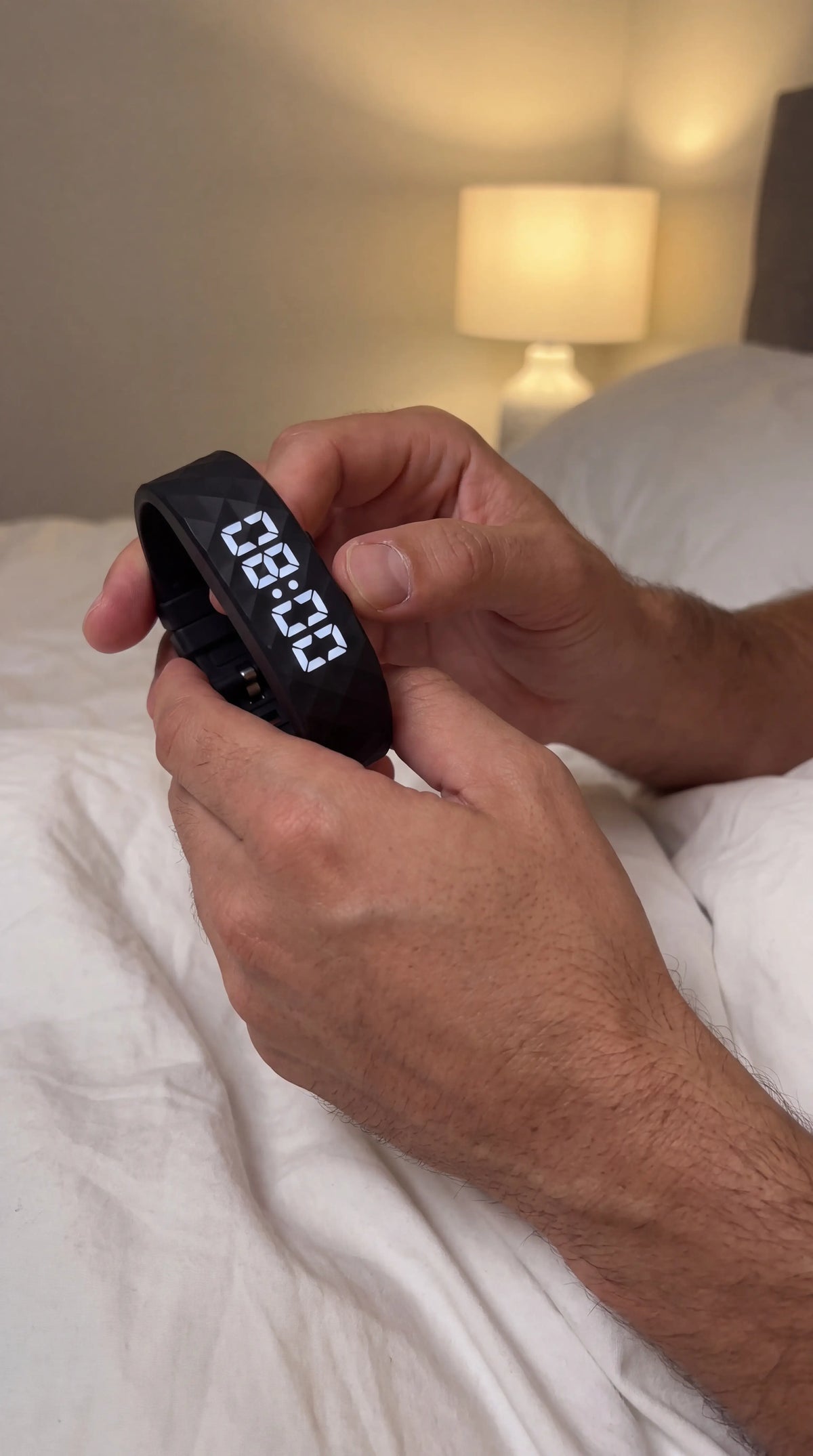 Setting an alarm on the band with the side button
